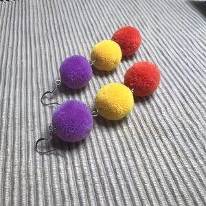 Pom pom Earrings